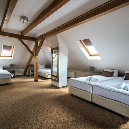 Hotel Bialy Domek Wałcz エクステリア 写真