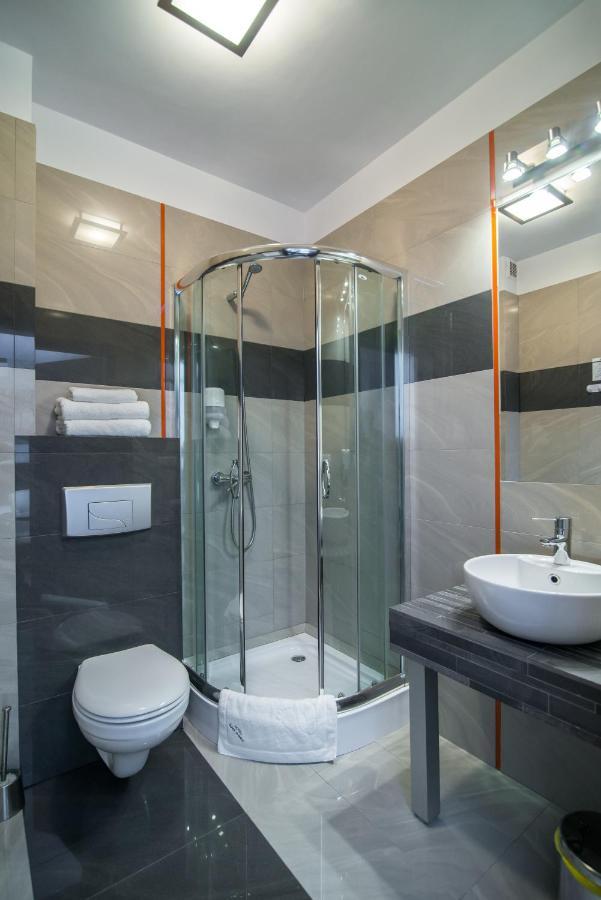 Hotel Bialy Domek Wałcz エクステリア 写真