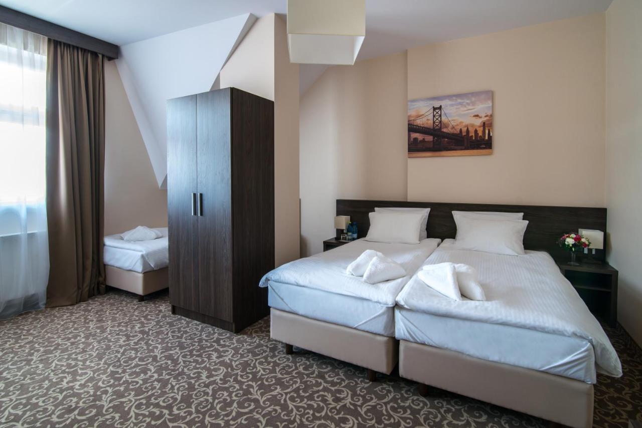 Hotel Bialy Domek Wałcz エクステリア 写真