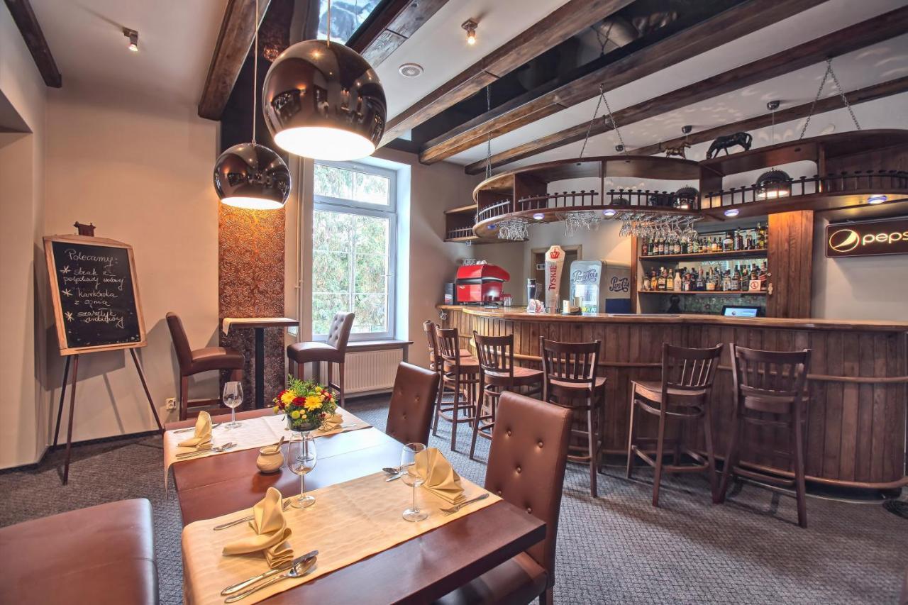 Hotel Bialy Domek Wałcz エクステリア 写真